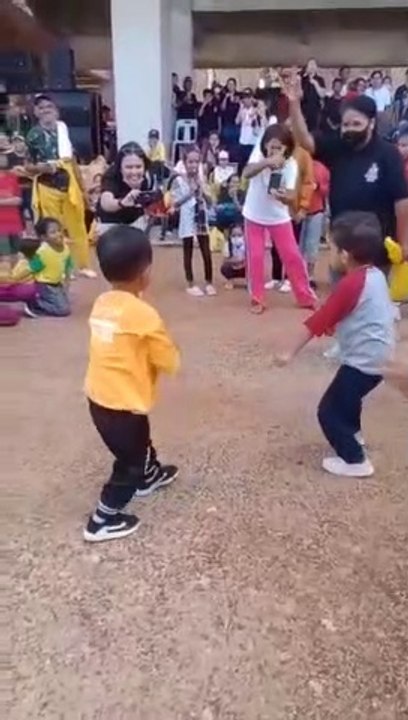 Asyik Anak -Anak Joget,Seperti Orang Dewasa