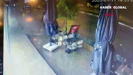 Hızı 60 kilometreyi geçti! Antalya'daki fırtına anı kamerada