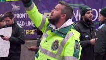 Les ambulanciers britanniques en grève pour de meilleurs salaires