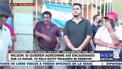 ¡Nadie entra a la Departamental de Cortés! Ganador de Concurso se encadena en protesta por nuevo nombramiento