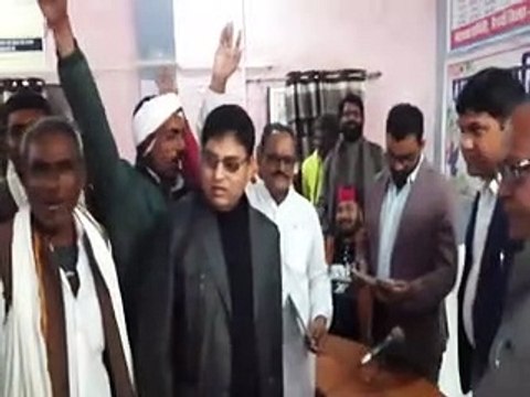 video: पंचायत समिति सदस्यों ने पहले प्रदर्शन किया, फिर बैठक का बहिष्कार