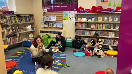 Mums praise library's self-weigh baby service