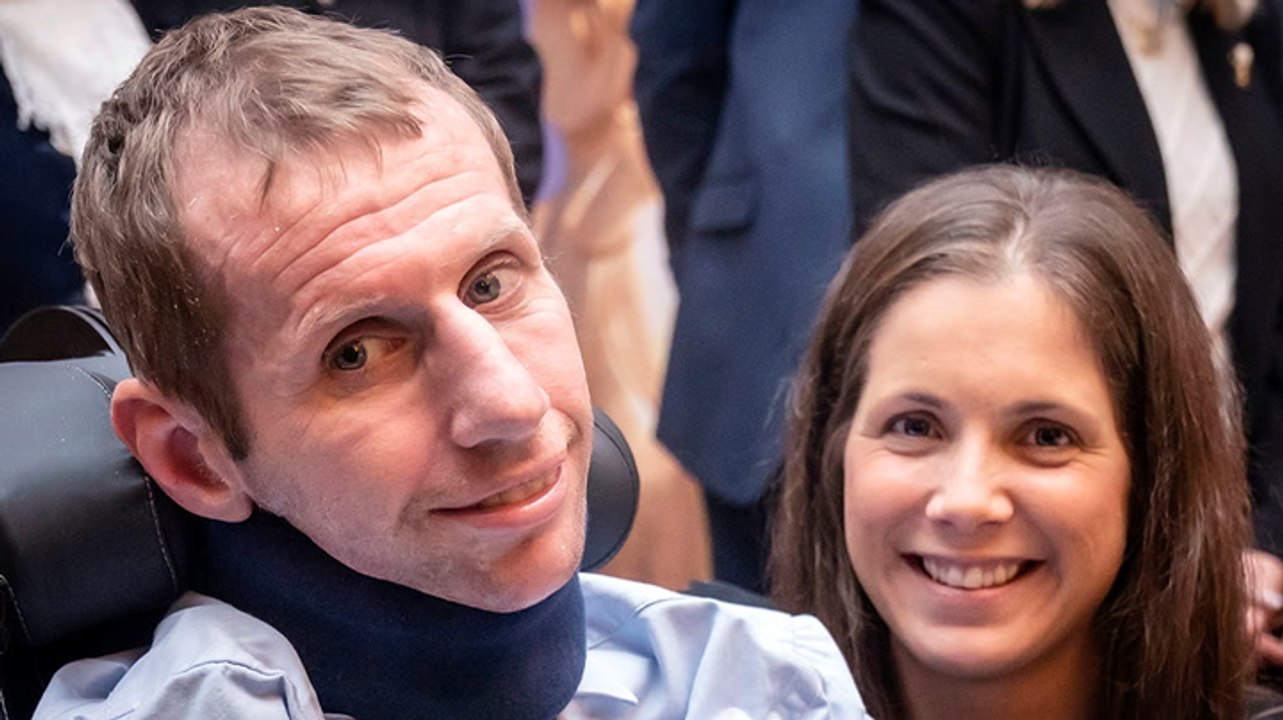 Rugby league stars Rob Burrow and Kevin Sinfield granted freedom of Leeds