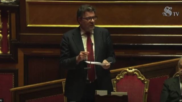 Carburanti, Giorgetti: Governo si riserva intervento sulle accise