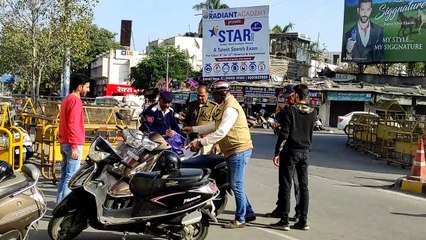 Video... सड़क सुरक्षा सफ्ताह के दूसरे दिन यातायात नियमों की पालना नहीं  करने वालो को रोकती पुलिस