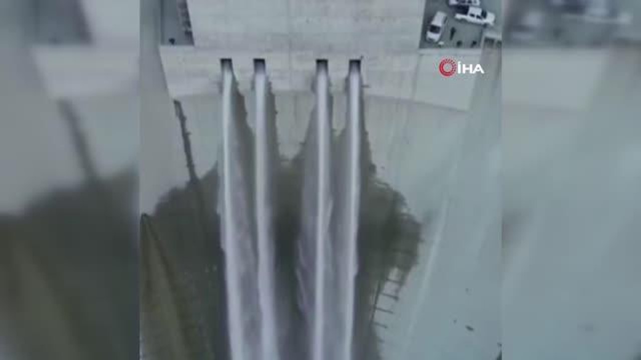 Bakan Kirişci: "Mühendislerimizin şaheseri Yusufeli Barajı'nda ilk su tahliyesi gerçekleşti"