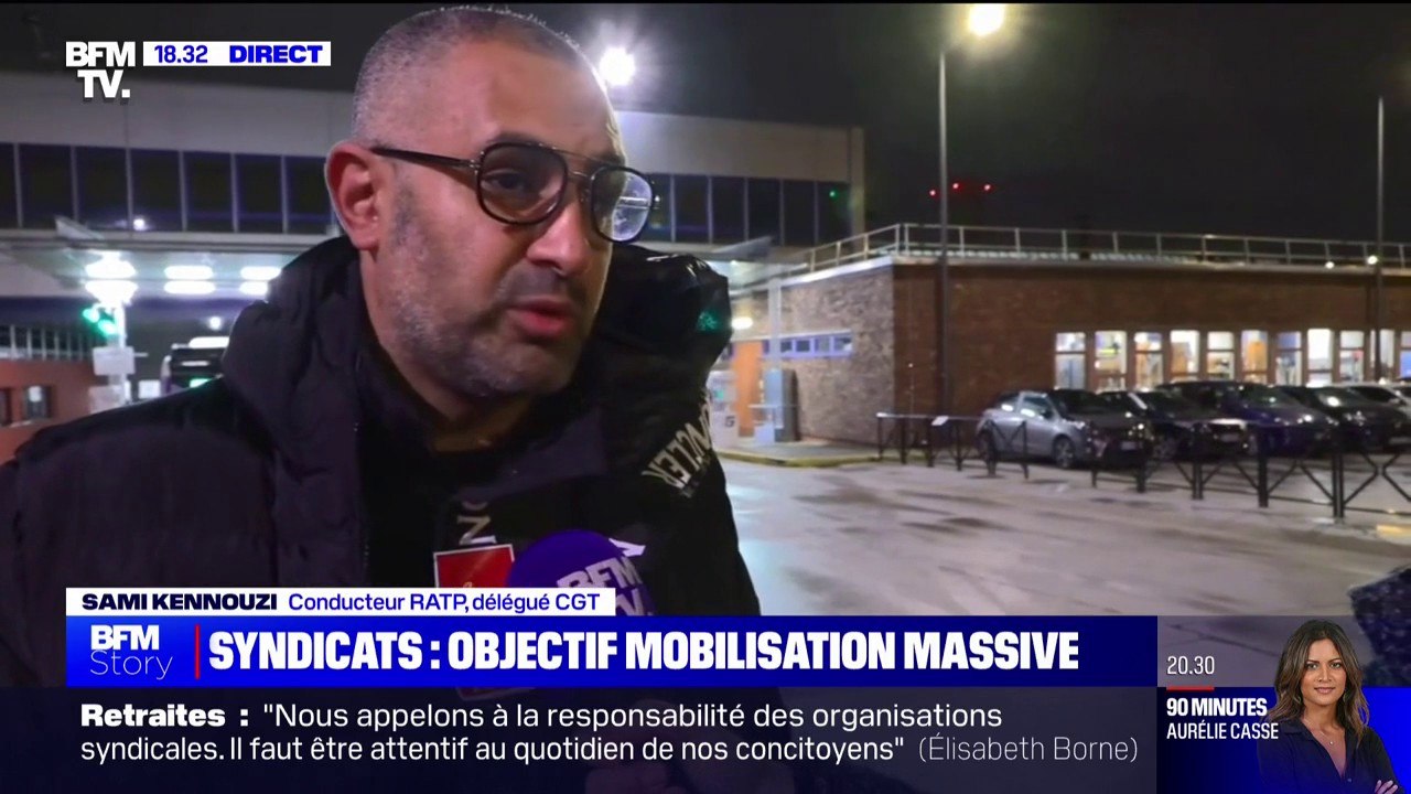 Ce délégué CGT distribue des tracts pour mobiliser les conducteurs de la RATP contre la réforme des retraites