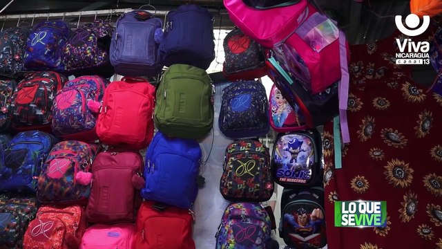 Mercado Oriental con ofertas en productos escolares