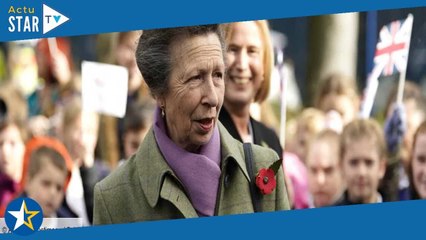 La princesse Anne digne : en pleine tourmente, elle garde la tête haute