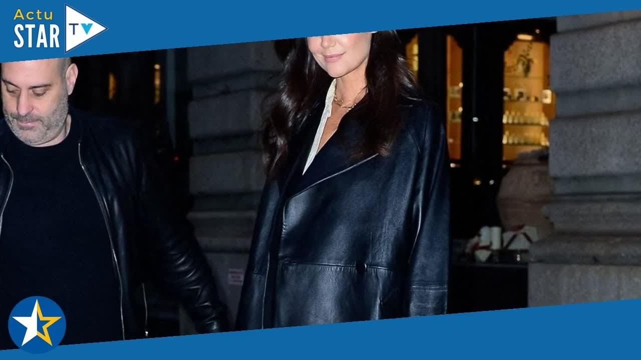 Katie Holmes canon avec son look oversize : l'actrice de retour sous les feux des projecteurs !