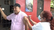 Familias del barrio Mirna Ugarte inician esquema de vacunación 2023