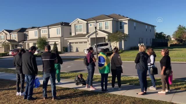 Eski Brezilya Devlet Başkanı Bolsonaro'nun destekçileri geçici rezidansının önünde destek gösterisi düzenledi