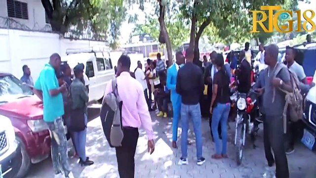 Pakè Pòtoprens tande 3 ajan sekirite pakè a ki akize kòm konplis ki fasilite nèg ak zam anvayi lokal