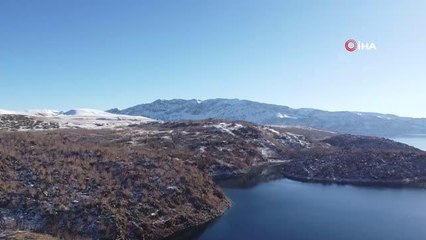 Nemrut Krater Gölü iki mevsimi bir arada yaşatıyor