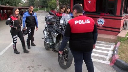 OTİZMLİ YÜZÜCÜ, İLAYDA'NIN POLİS SEVGİSİ