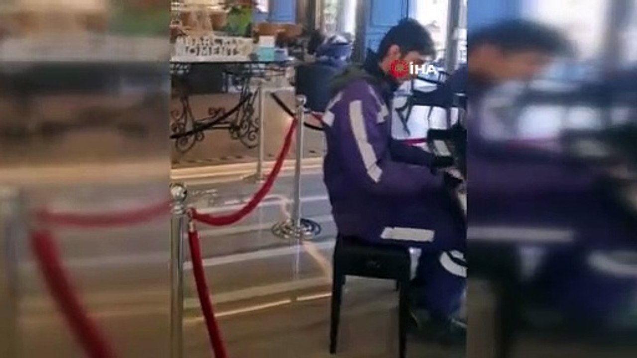 Kurye piyanist, dünyaca ünlü piyanistin sahnesinde çaldı