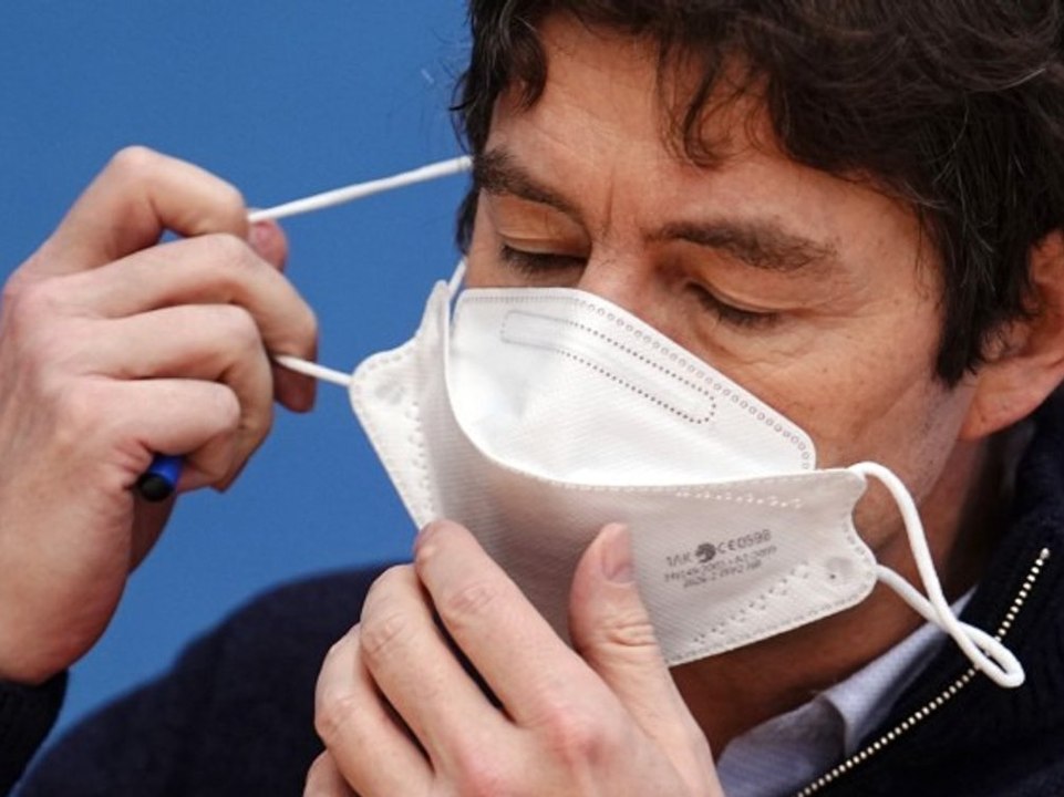 Christian Drosten: 'Die Maske wird so effizient nicht mehr sein'