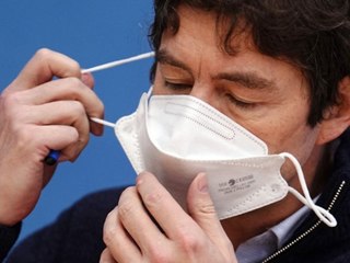 Christian Drosten: "Die Maske wird so effizient nicht mehr sein"