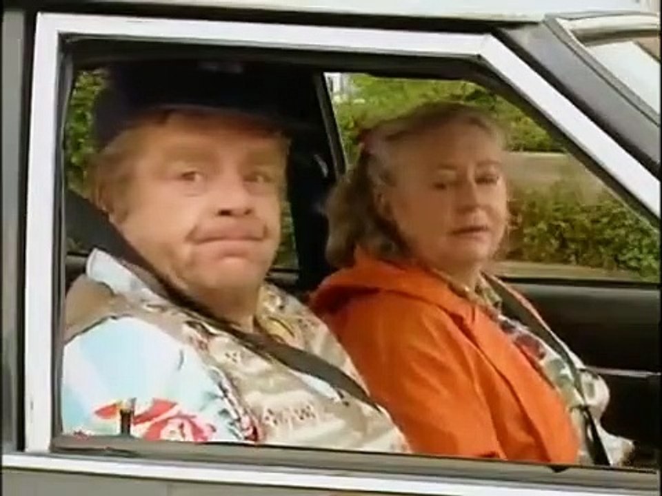 Keeping Up Appearances - Se5 - Ep09 HD Watch