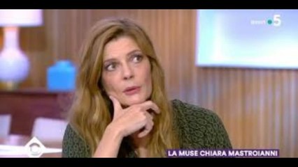 Chiara Mastroianni évoque l'éducation que lui a donnée sa mère Catherine Deneuve et qui lui a permis