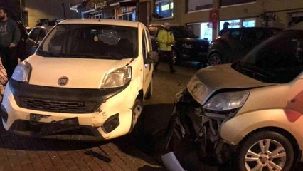 Bilecik'te zincirleme trafik kazası: 4 araç hasar görürken 2 kişi de yaralandı