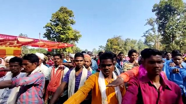Video Story: धर्मांतरण विवाद के बाद अब एकजुट हुए ग्रामीण, कलेक्टर और पुलिस अधीक्षक की मौजूदगी में ली ये शपथ