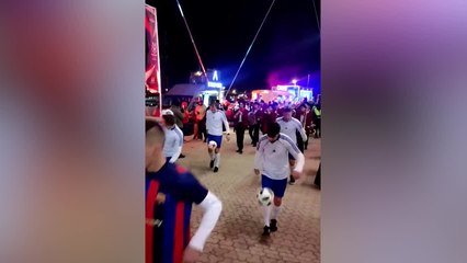 Espectáculo en la previa del Betis vs. Barcelona