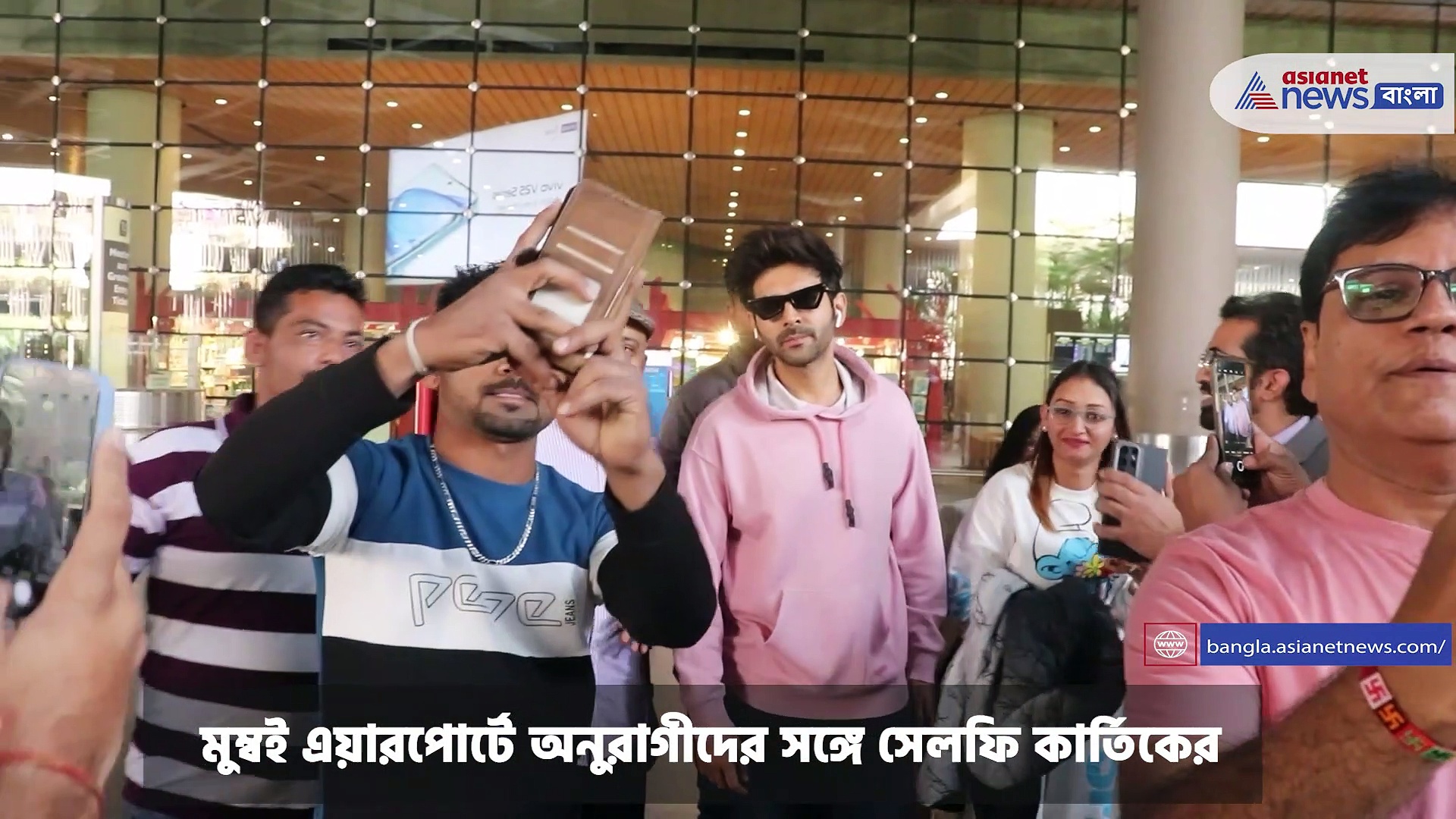 দীপিকা,মৃণাল থেকে কার্তিক, দেখুন আপনার পছন্দের তারকাকে বলিউড মশালায়