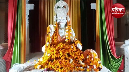 राजधानी में भगवान भी पहन रहे गरम कपड़े