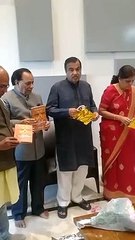 Nitin Gadkari released Sangeeta Parmanand's thesis