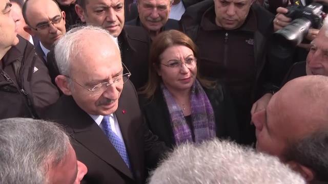 Denizli'de Çiftçilerle Sohbet Eden Kılıçdaroğlu: Çiftçiyi Toprağa Küstürürseniz, Vatana En Büyük İhaneti Yapmış Olursunuz. Biz CHP Olarak;...