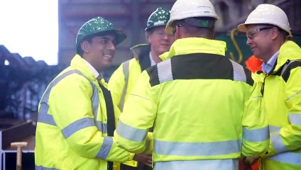 PM's change of hat during Scottish freeport visit