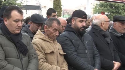 Eskişehir'de bıçaklanarak öldürülen genç kadın son yolculuğuna uğurlandı