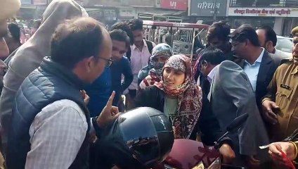 पतंग बांटकर दिया सड़क सुरक्षा का संदेश