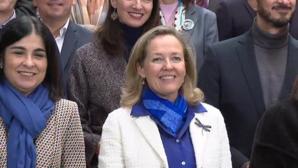 Sánchez reune a su equipo para arrancar una campaña marcada por la economía y las reformas legales