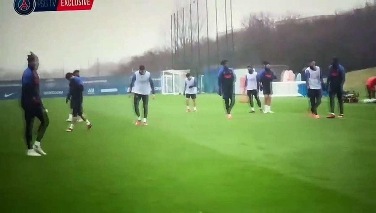 Kylian Mbappé de retour à l'entrainement, célèbre sa victoire contre son frère