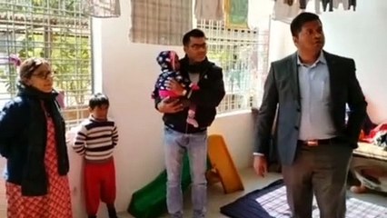 Video Story - खराब हो गए थे शिशुगृह के झूले, अपर कलेक्टर ने कहा शाम तक खरीदें झूला