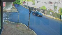 Vídeo mostra Creta capotando no Centro após colisão com Strada