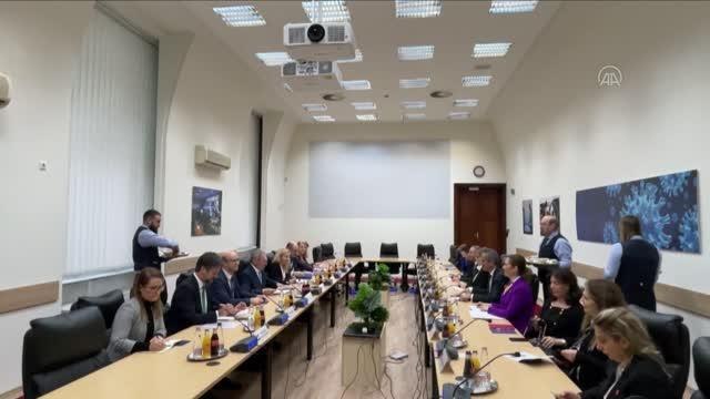 BUDAPEŞTE - Milli Eğitim Bakanı Özer, Macaristan İçişleri Bakanı Pinter ile görüştü