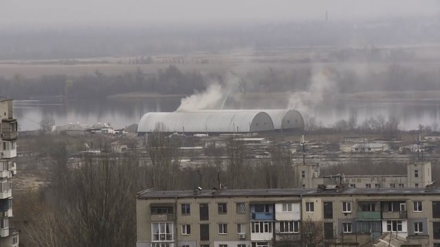 قصف متبادل بين القوات الأوكرانية والروسية على ضفتي نهر دنيبرو