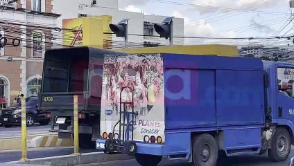 Camión de las FFAA se atasca en puente con límite de altura