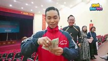 Phan Hiển ngơ ngác khi bị Khánh Thi lấy tiền bỏ vào túi