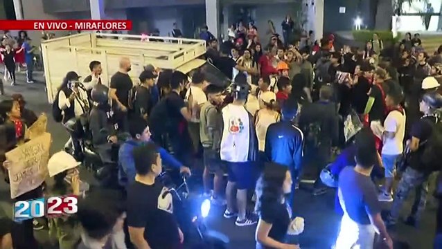 Cientos de manifestantes llegan a Miraflores exigiendo la renuncia de Dina Boluarte