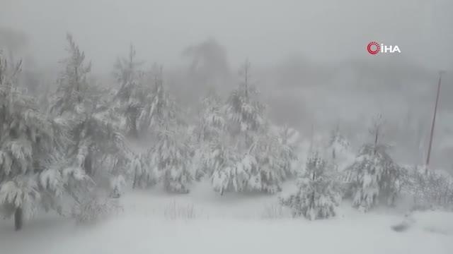 Ulus Dağı'na yağan kar vatandaşları zirvede buluşturdu