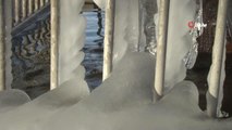 Soğuk havadan şadırvanlar buz tuttu