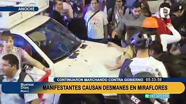 Manifestantes causan desmanes a su paso por Miraflores