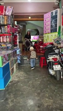 Cháu chào ông mấy lần nhưng ông lại không nhận ra, màn đoạn tụ sau đó khiến dân tình hạnh phúc lây