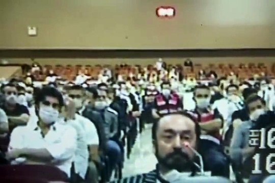 Adnan Oktar’ın duruşma görüntüleri ortaya çıktı: Cinsel gücümde hiçbir sorun yok, koç gibiyim”