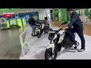 Video herunterladen: Auto Expo 2023 | TVS Apache RTR 160 Ethanol Engine By Flex Fuel | Giri Mani | TAMIL DriveSpark