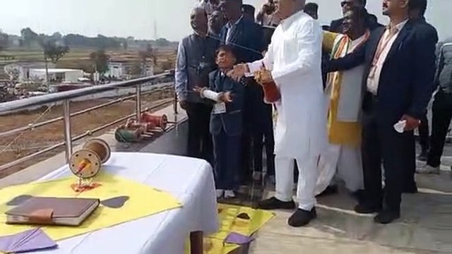 तातापानी महोत्सव की हुई शुरुआत, सीएम भूपेश ने उड़ाई पतंग